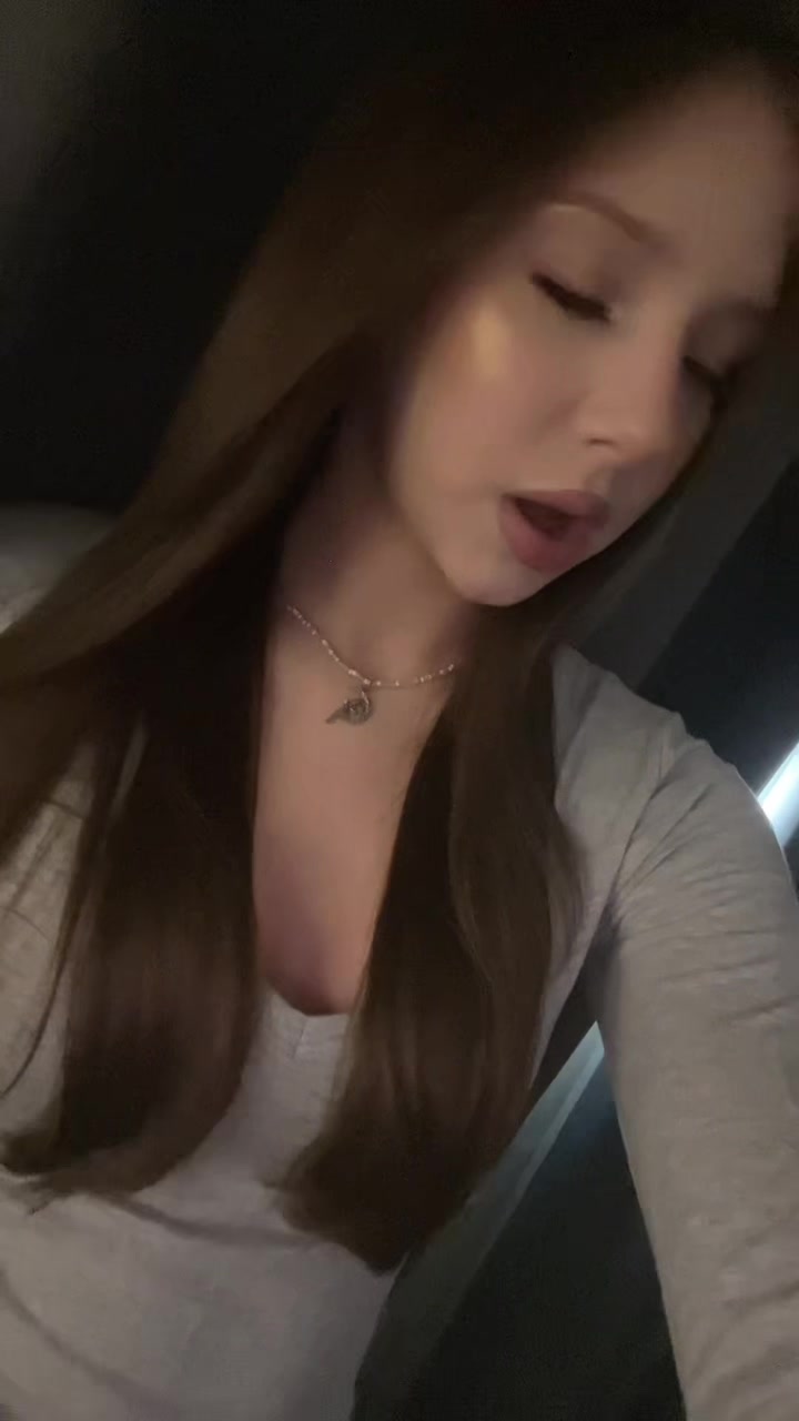 @melniqu_