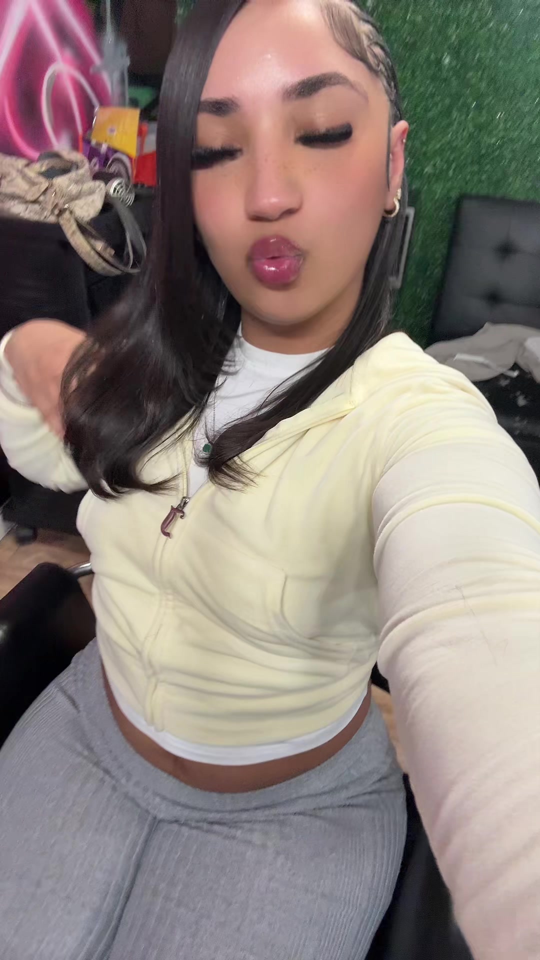 @DominiBrat