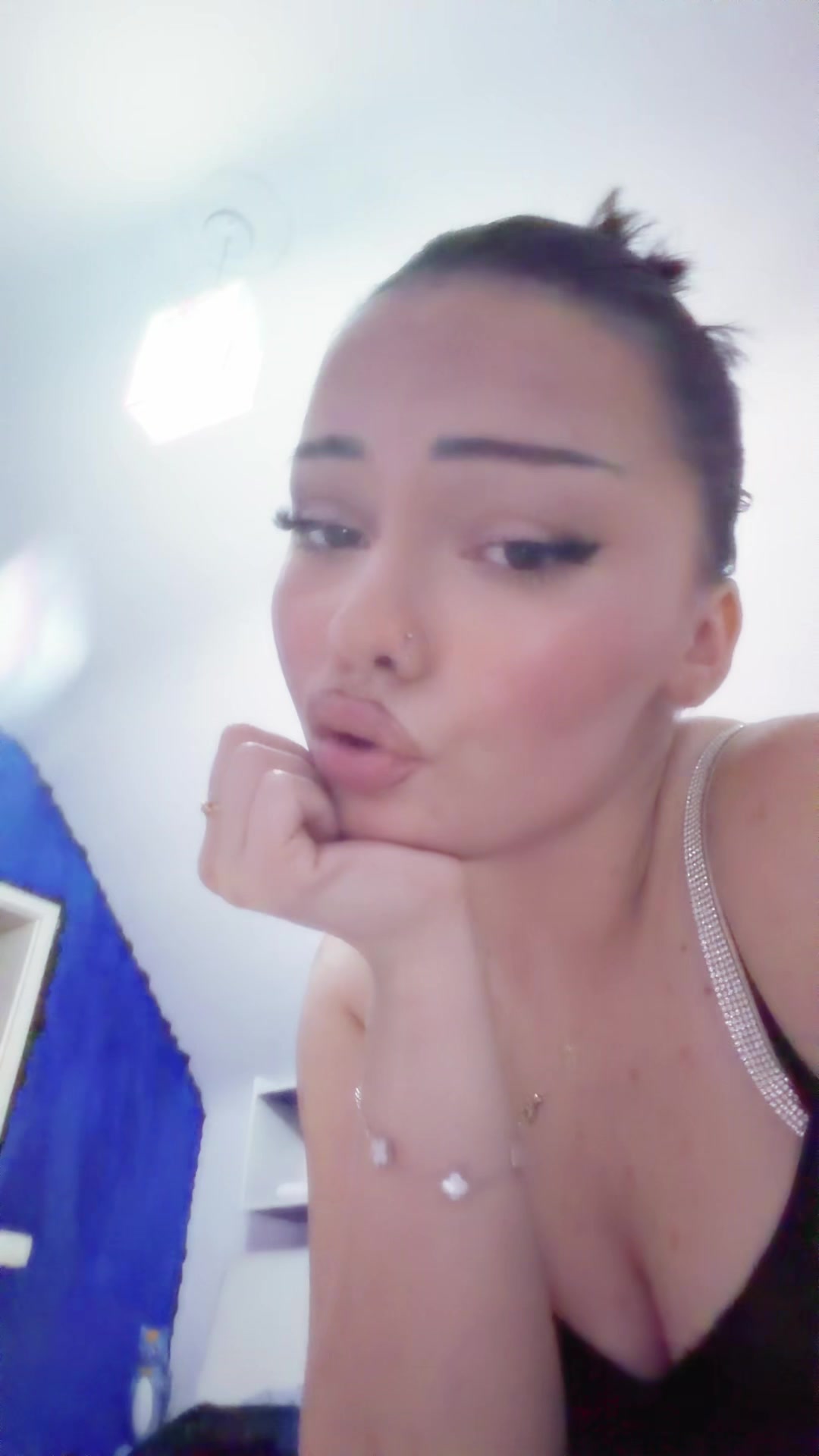 @️