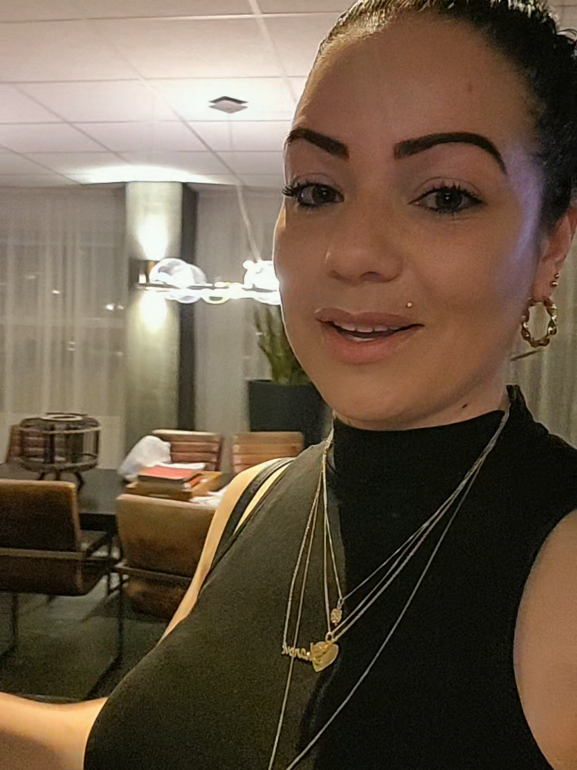 @LuciaSharona.bk