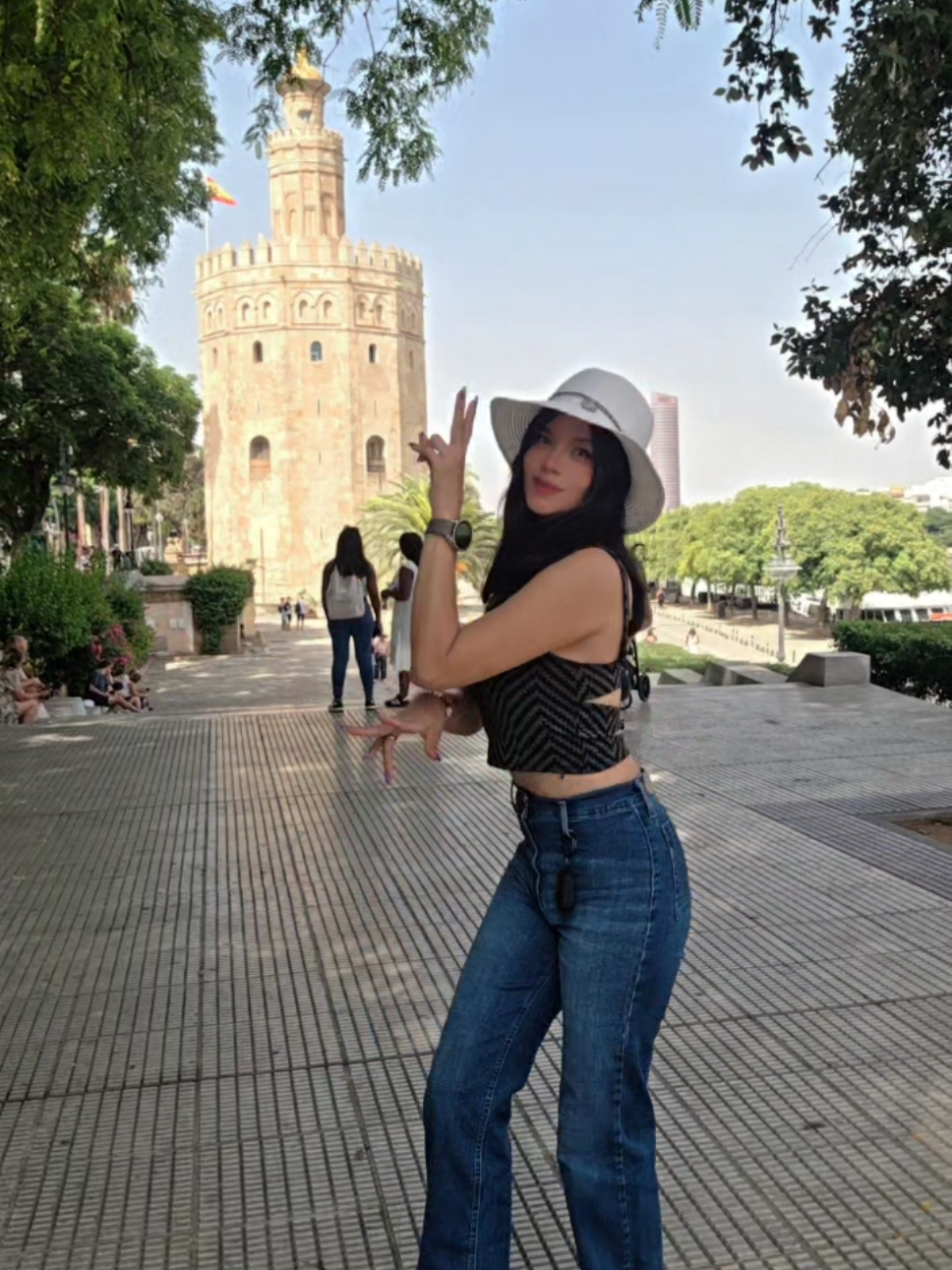 @KatLyzz