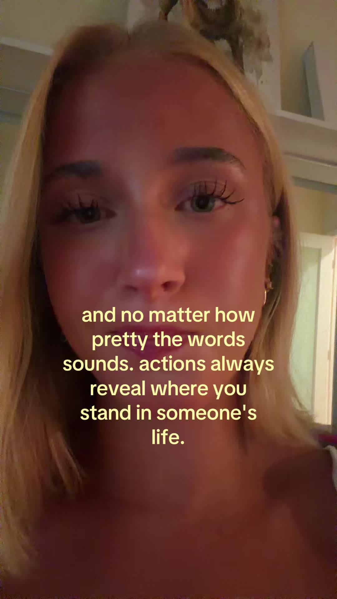 @theelliebarker