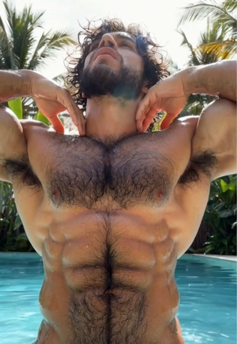 @YourDailyHotDudes