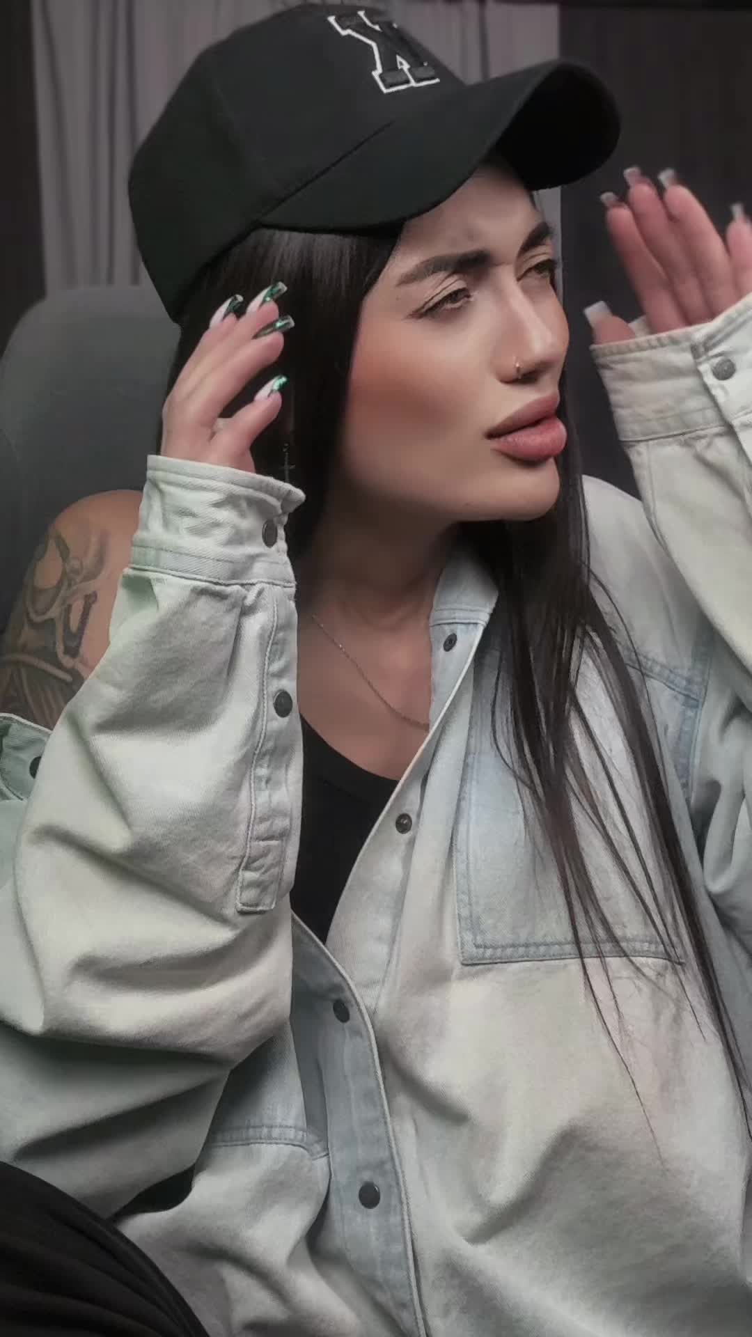 @Тина