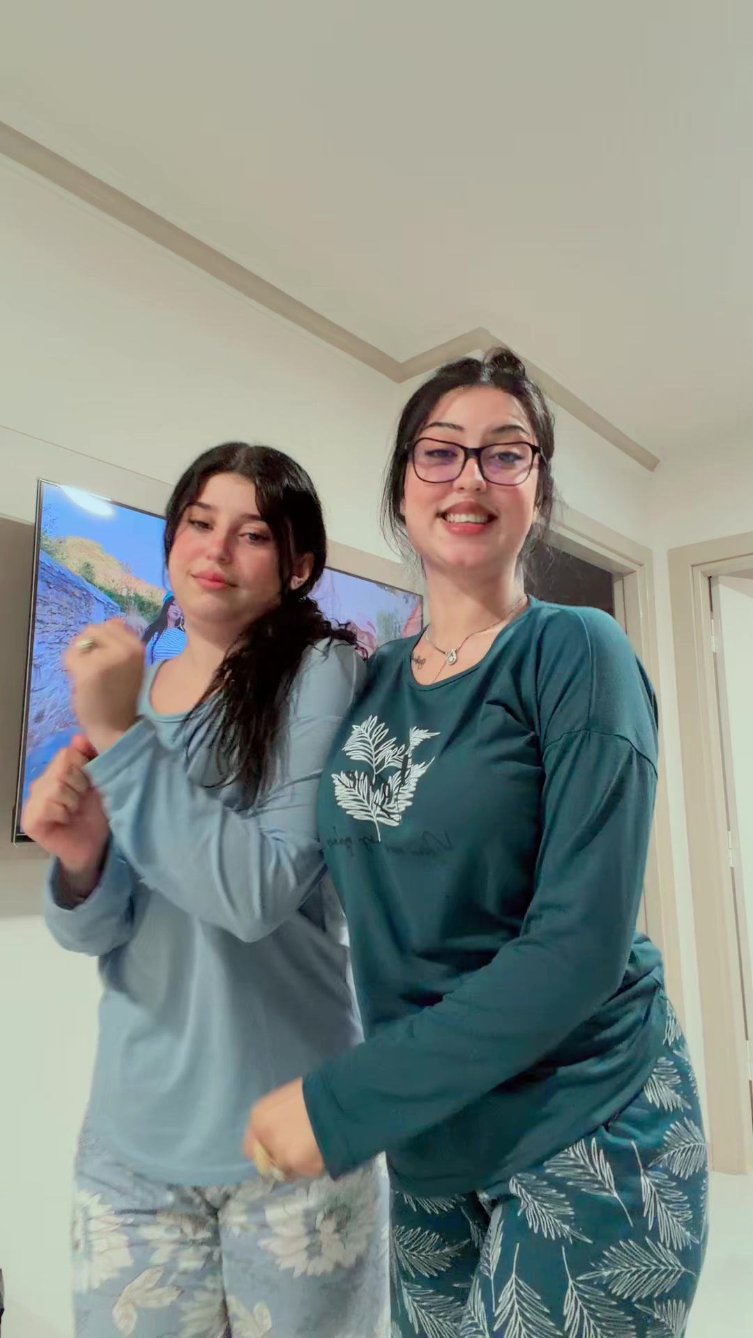 @İzmirliDeniz_Elmas