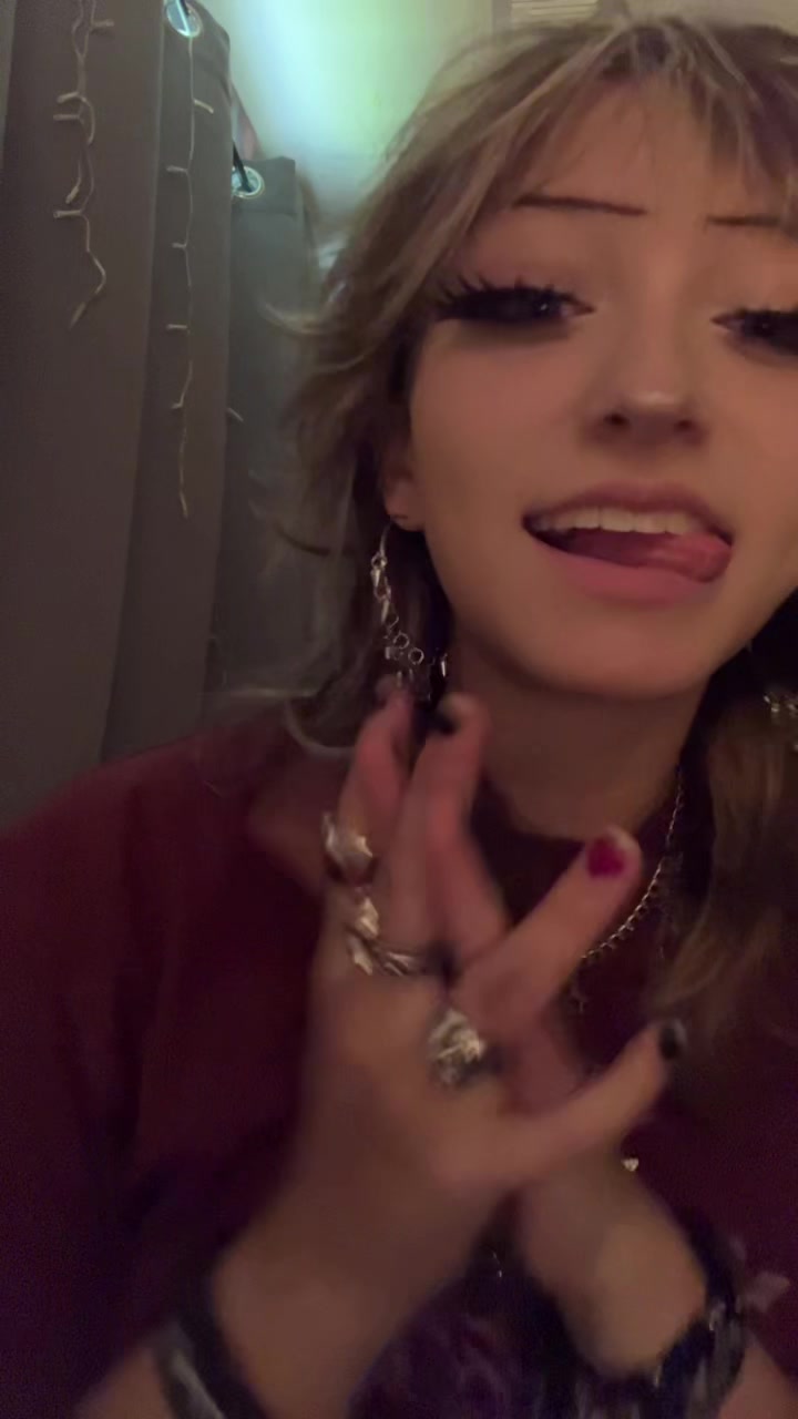 @lizzystarz