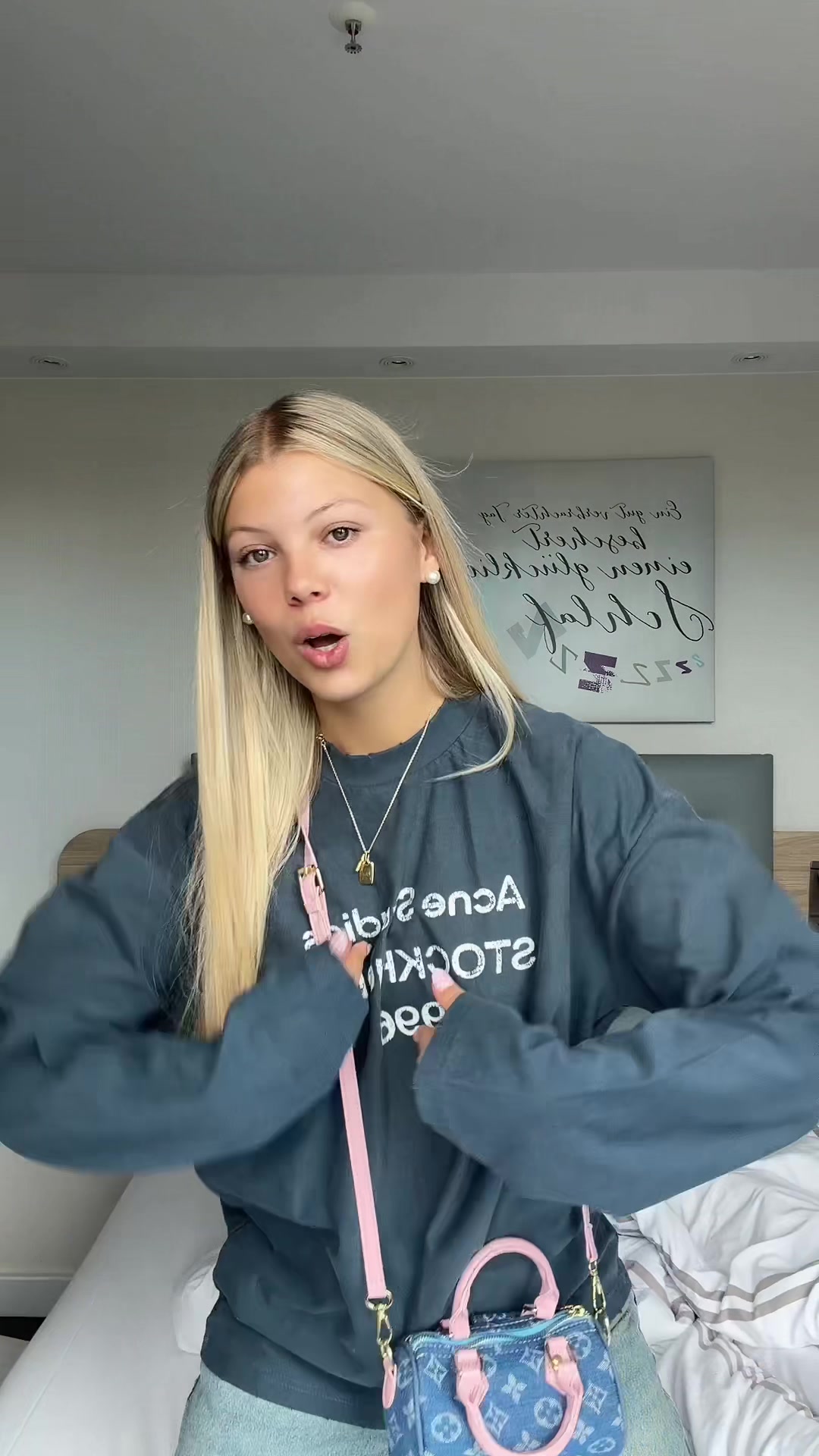 @𝘭𝘪𝘭𝘭𝘺