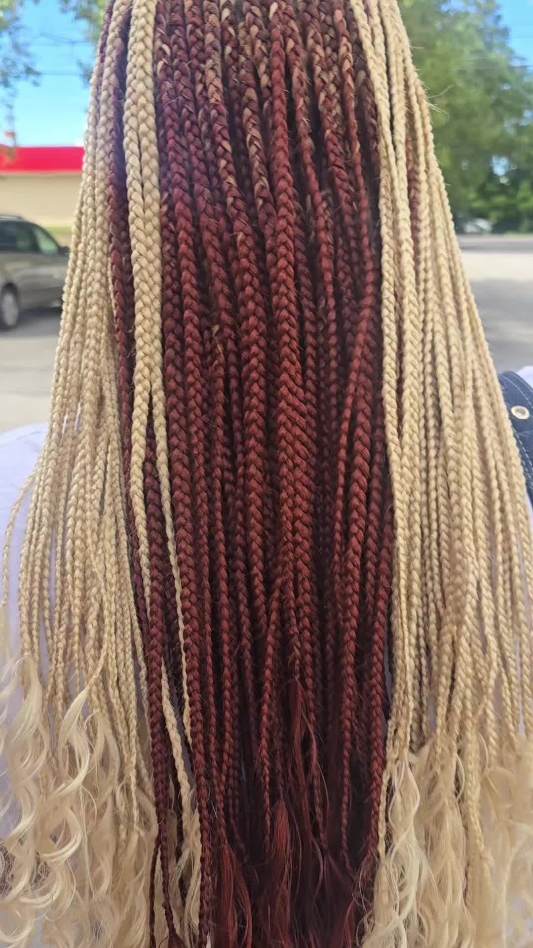 @African beauty of braiding