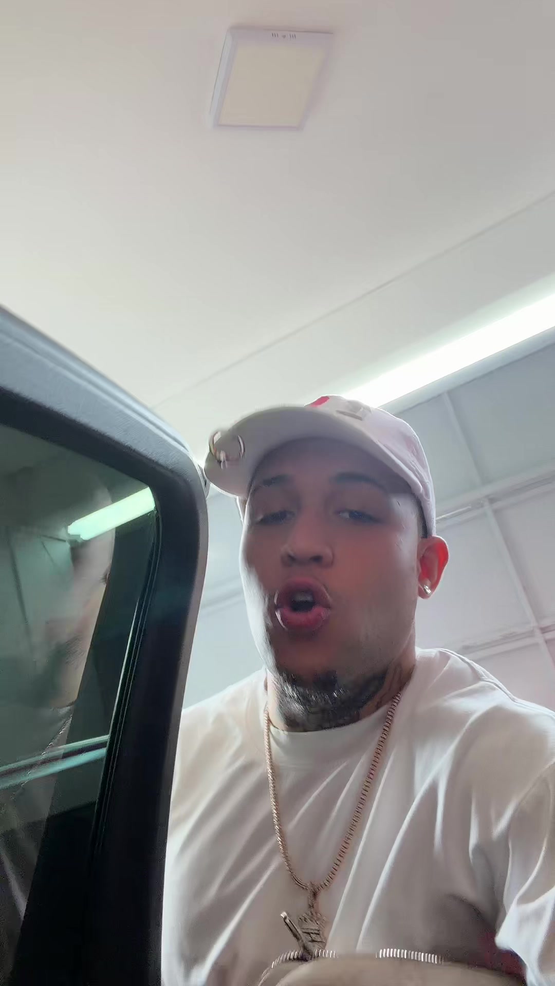 @JeyOne