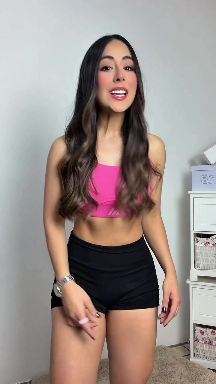 @Adriana González