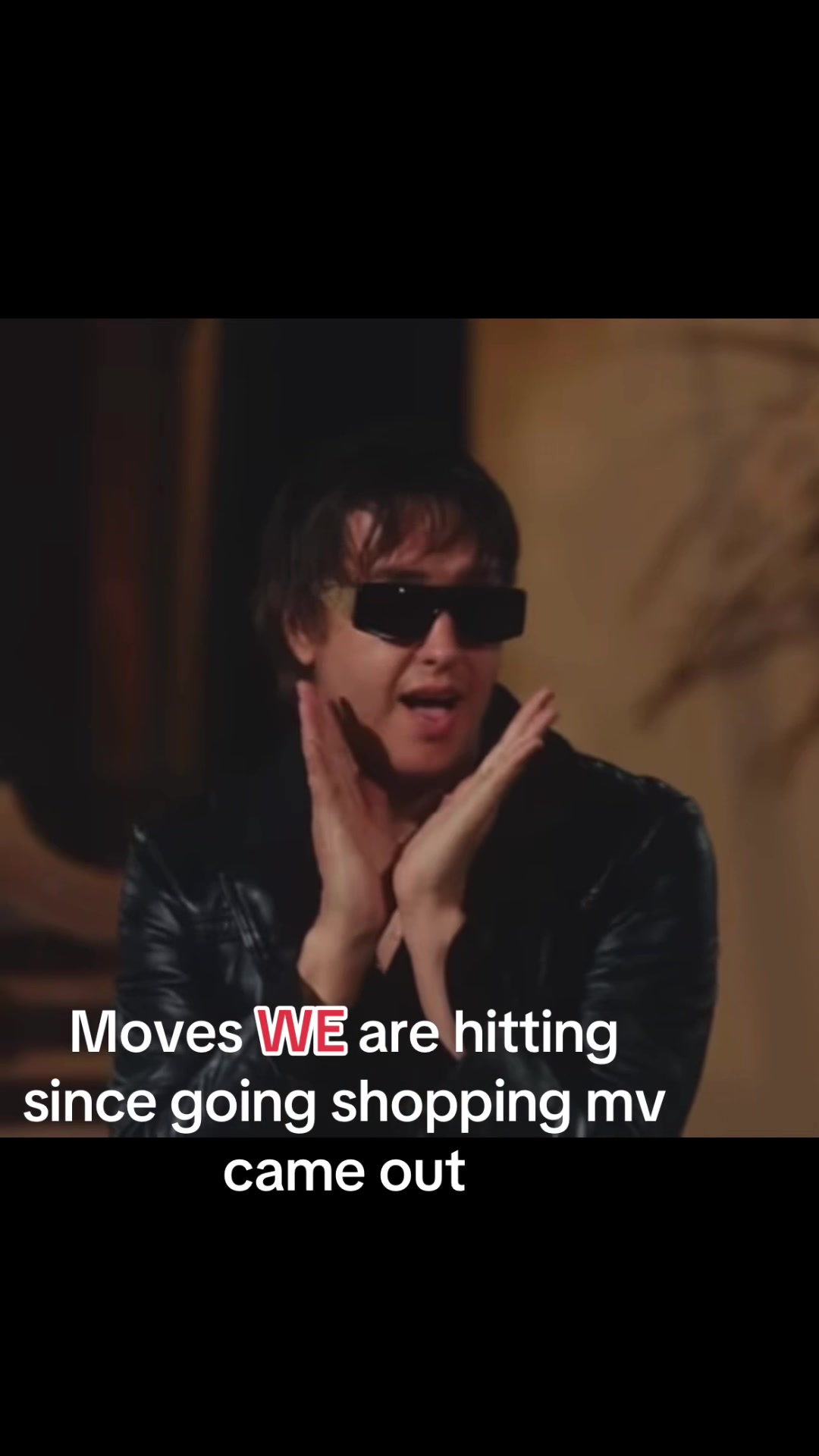 @Julian Casablancas is hot 🥹✌️