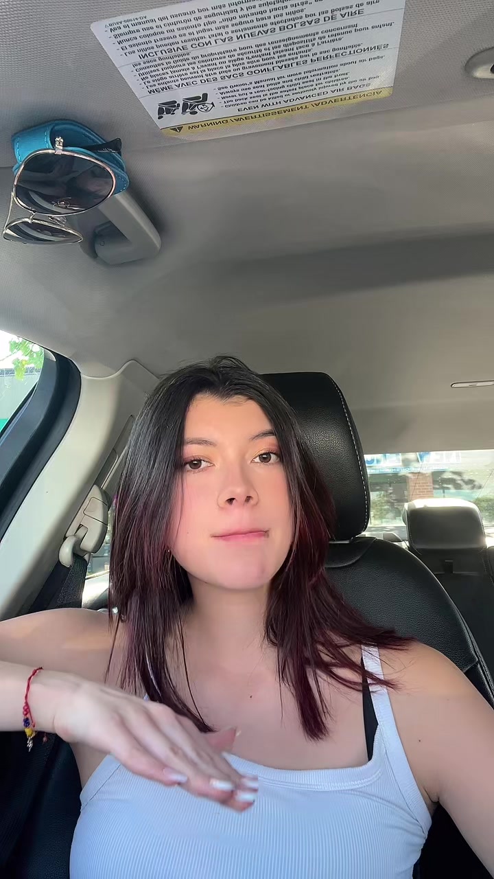 @Iamvaleria