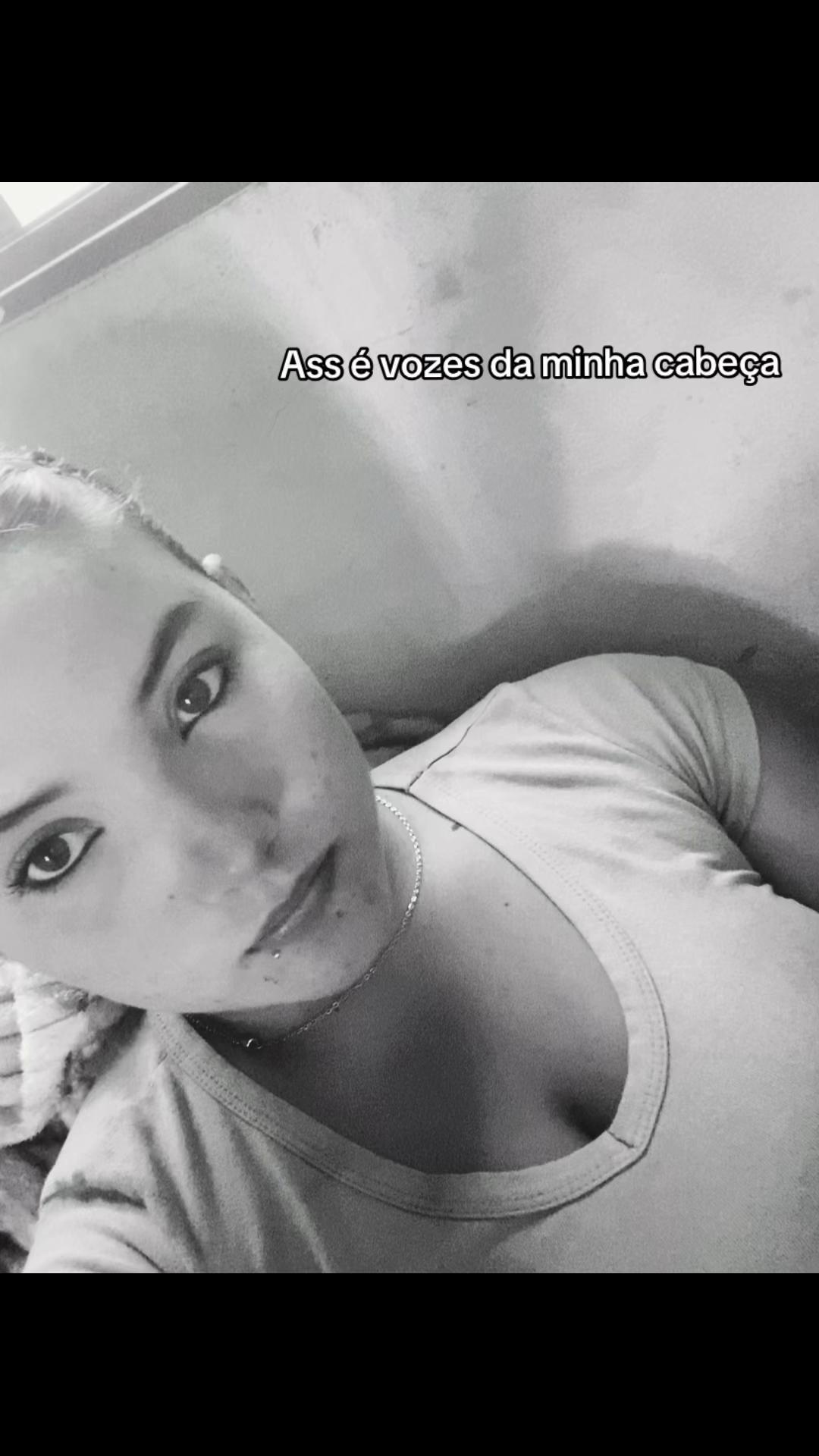 @🐝