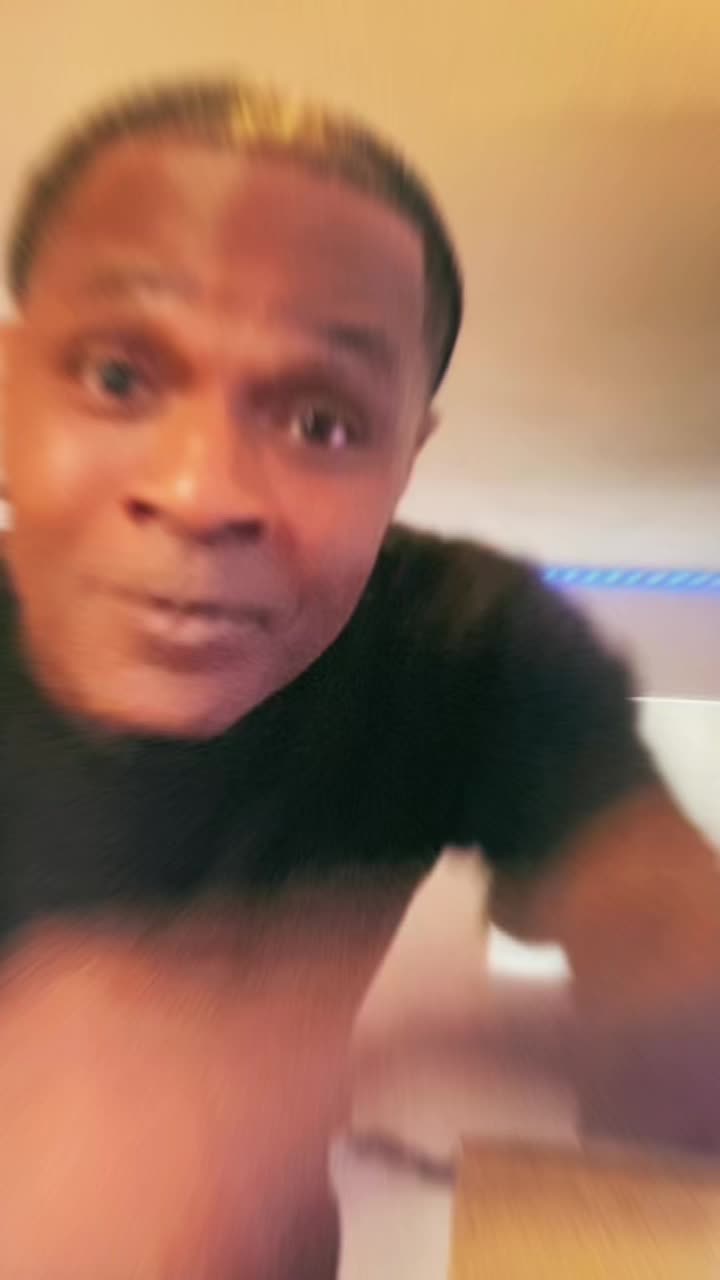 @famousray1