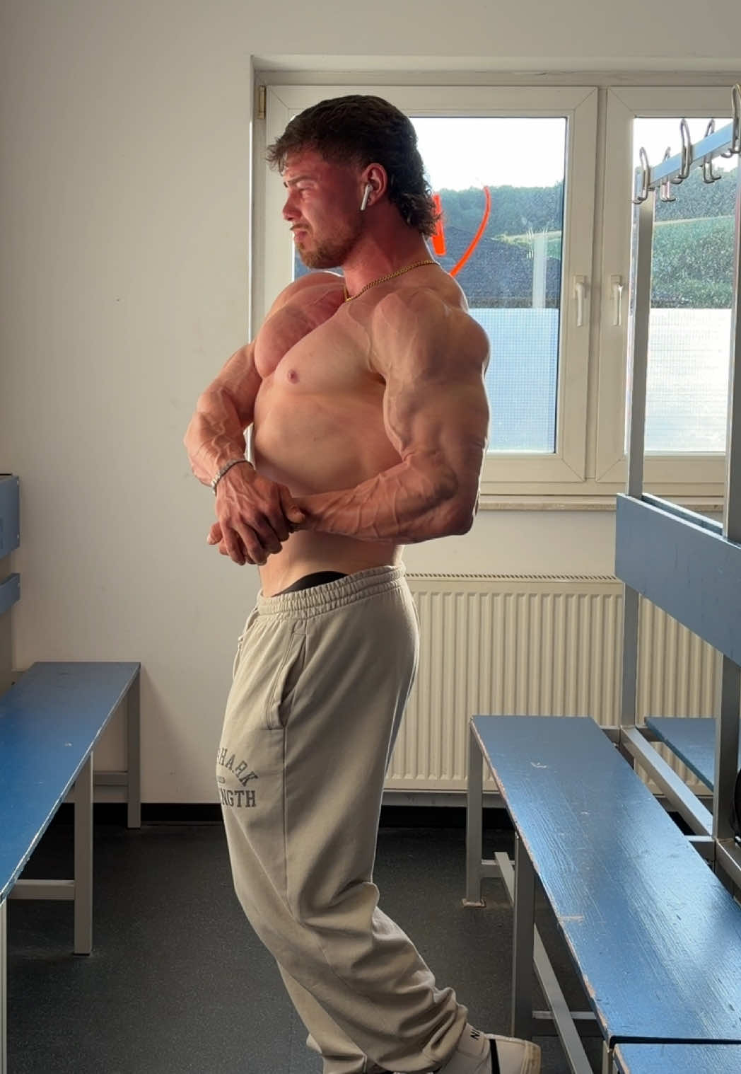 @leongrt_