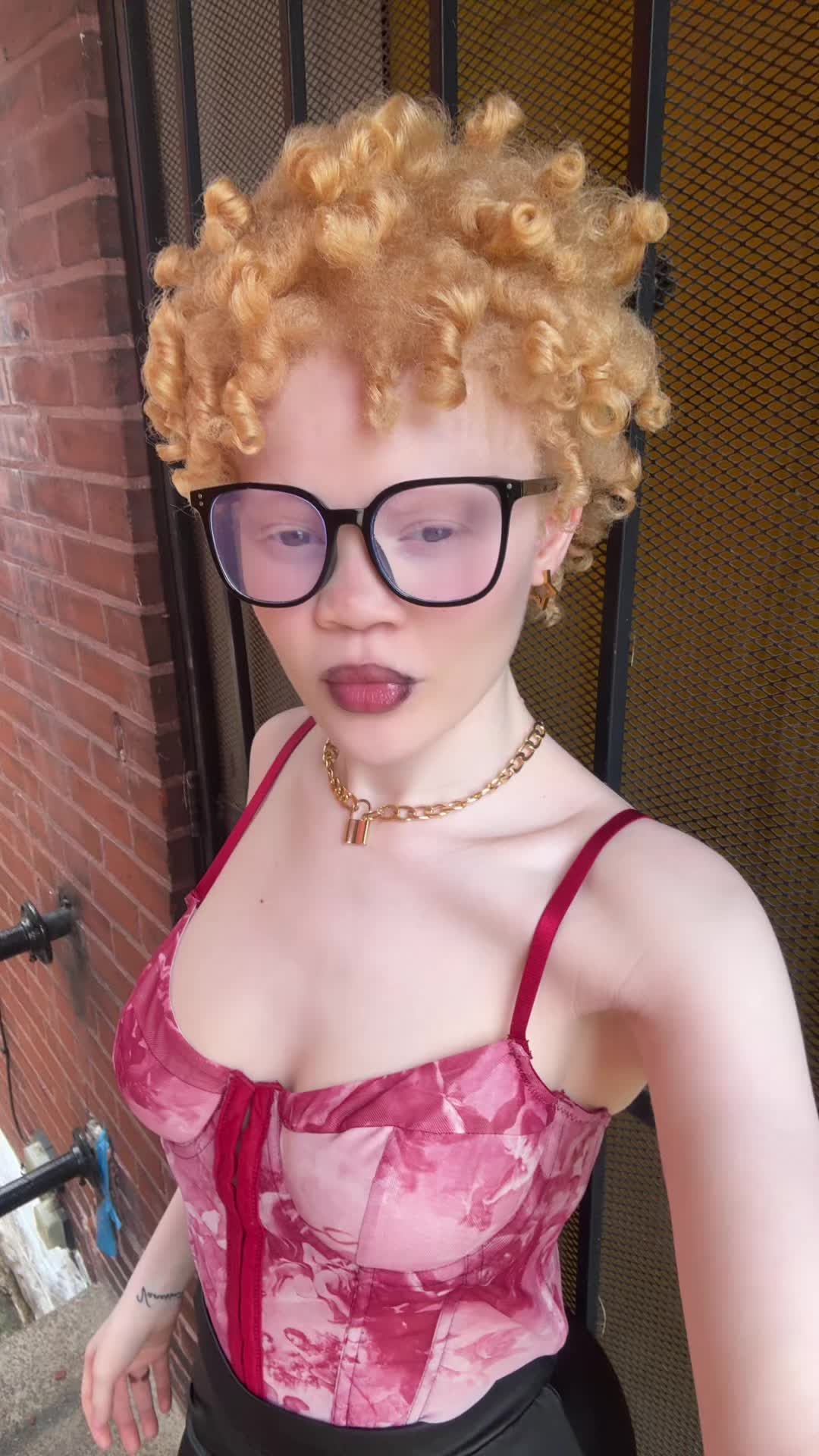 @_uniquelyher_