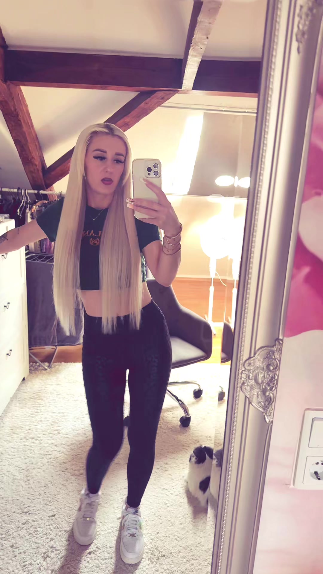 @J1na_J1na_Official_