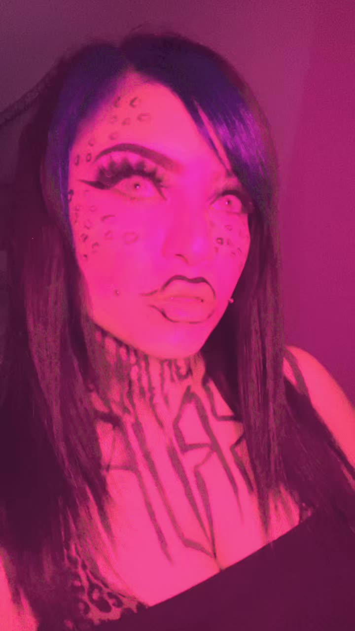 @FREAKSHOW KEEZH✨