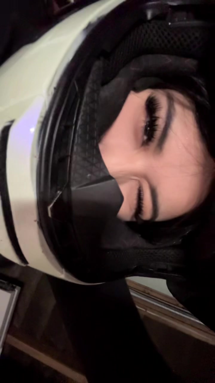 @hehateskesly
