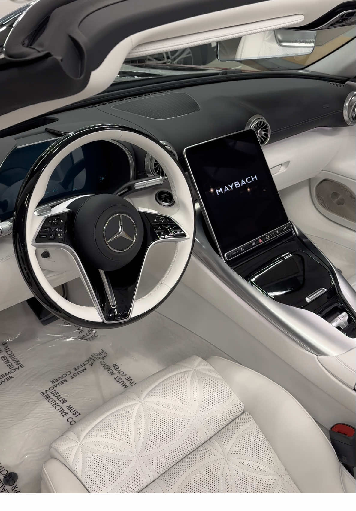 @Mercedes Lounge