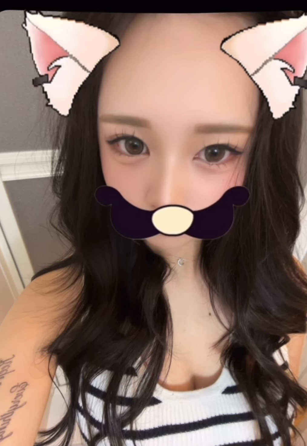 @にゃん