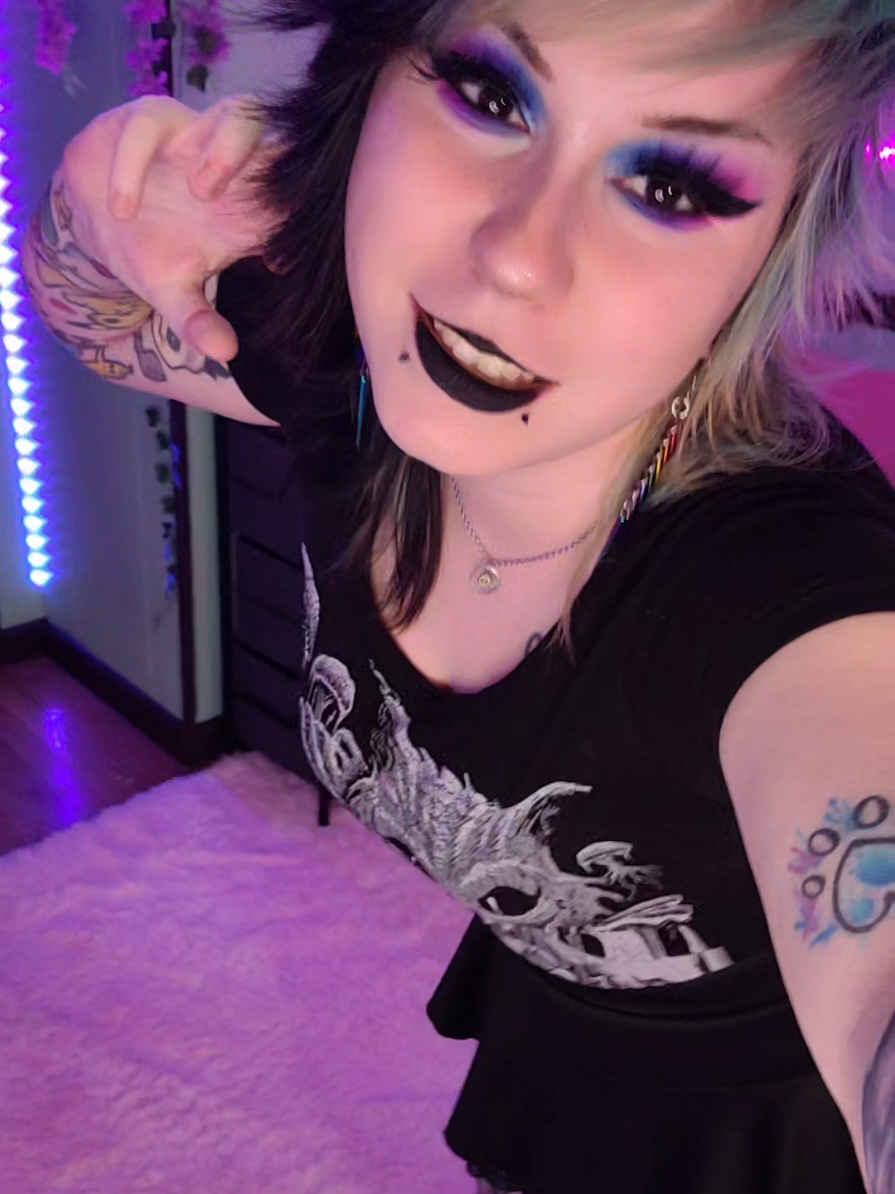@Rainbow🏳️🌈Artist/Streamer🍃