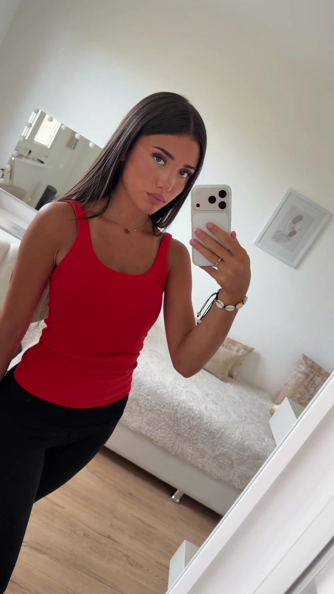 @alisia