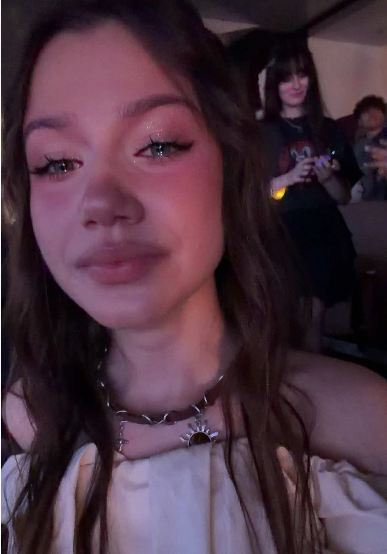 @vikishow_vikishow