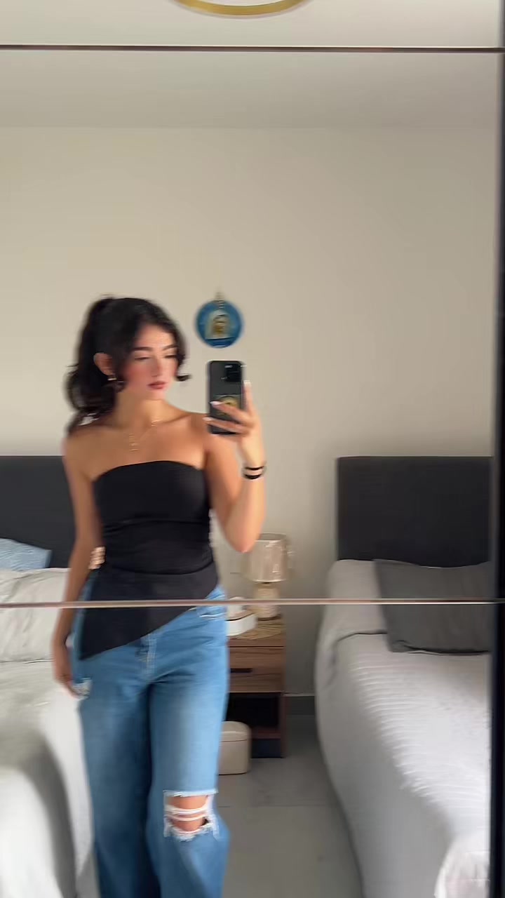 @𝐜 𝐡 𝐫 𝐢 𝐬 𝐭 𝐚