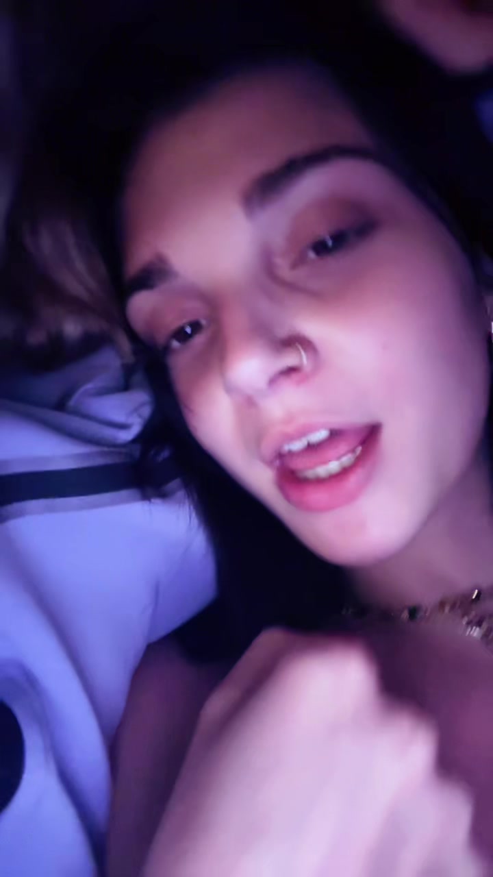 @👣