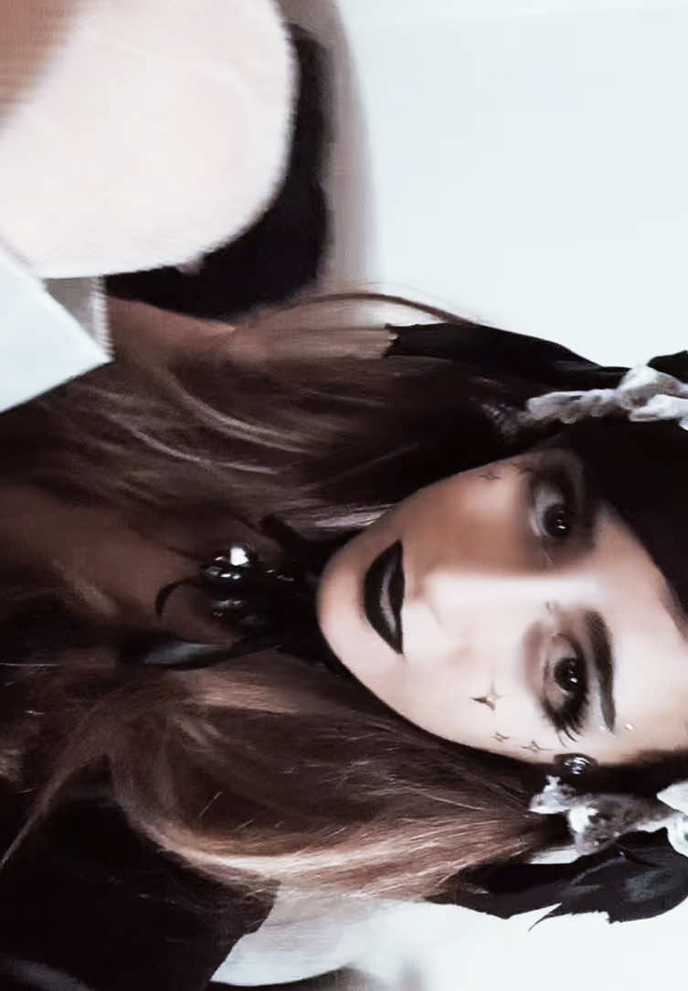 @✦