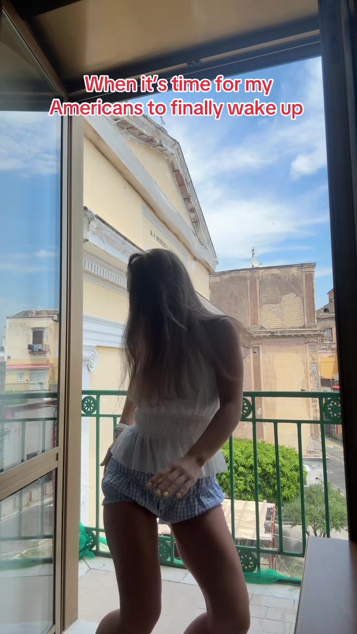 @weirdgirIhotbod