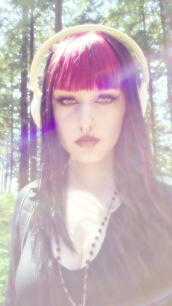 @CheshireFangz♡