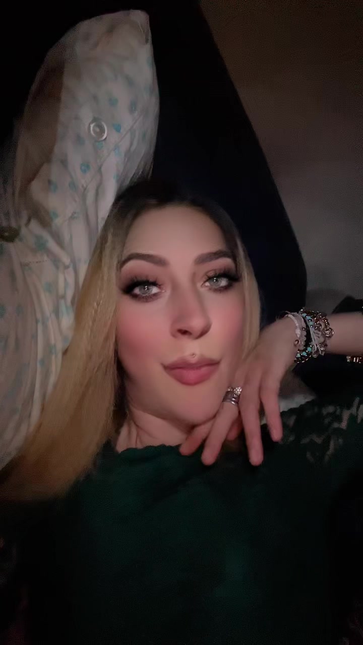 @Claudia🖤
