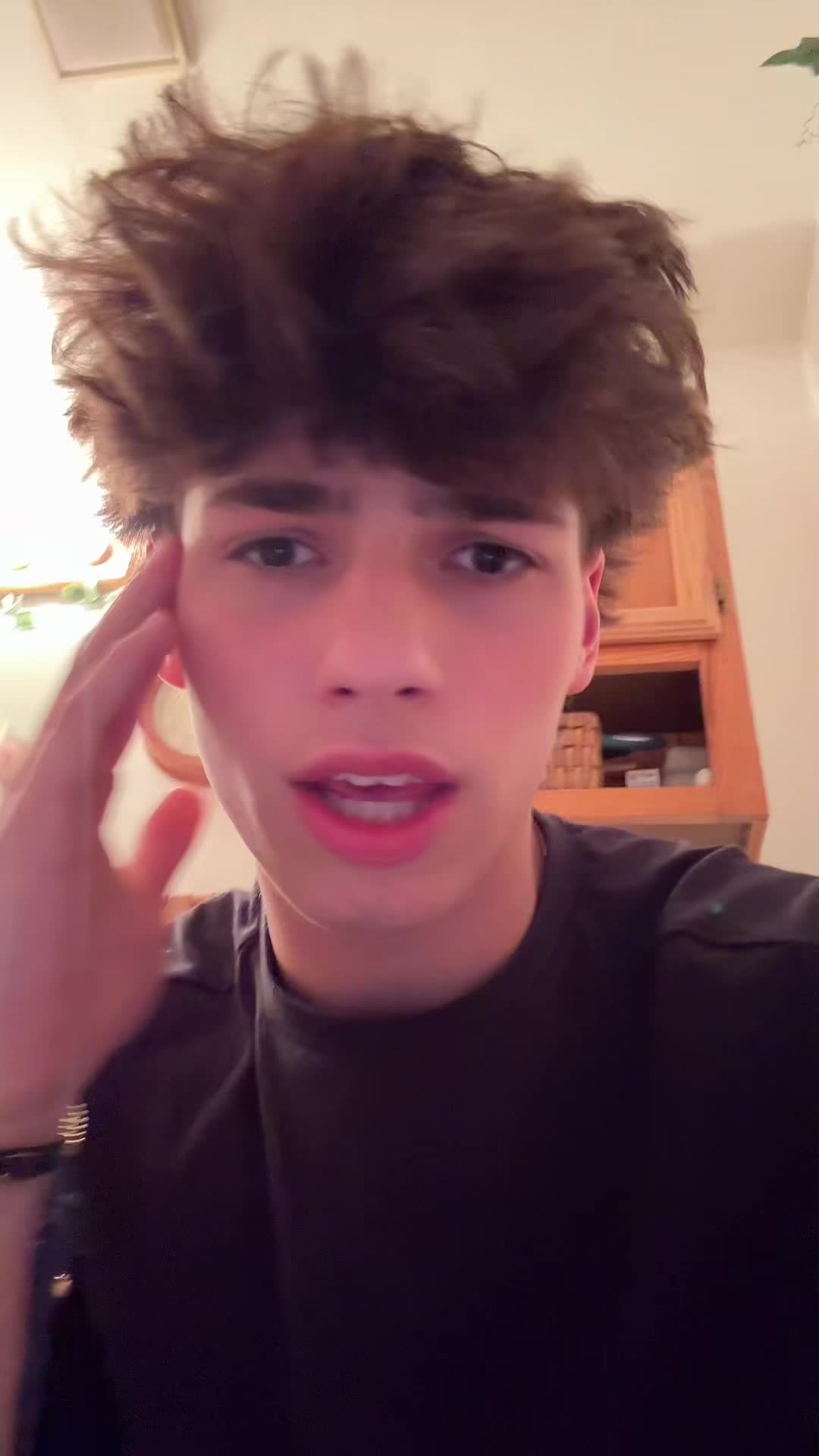@AJ 🪿