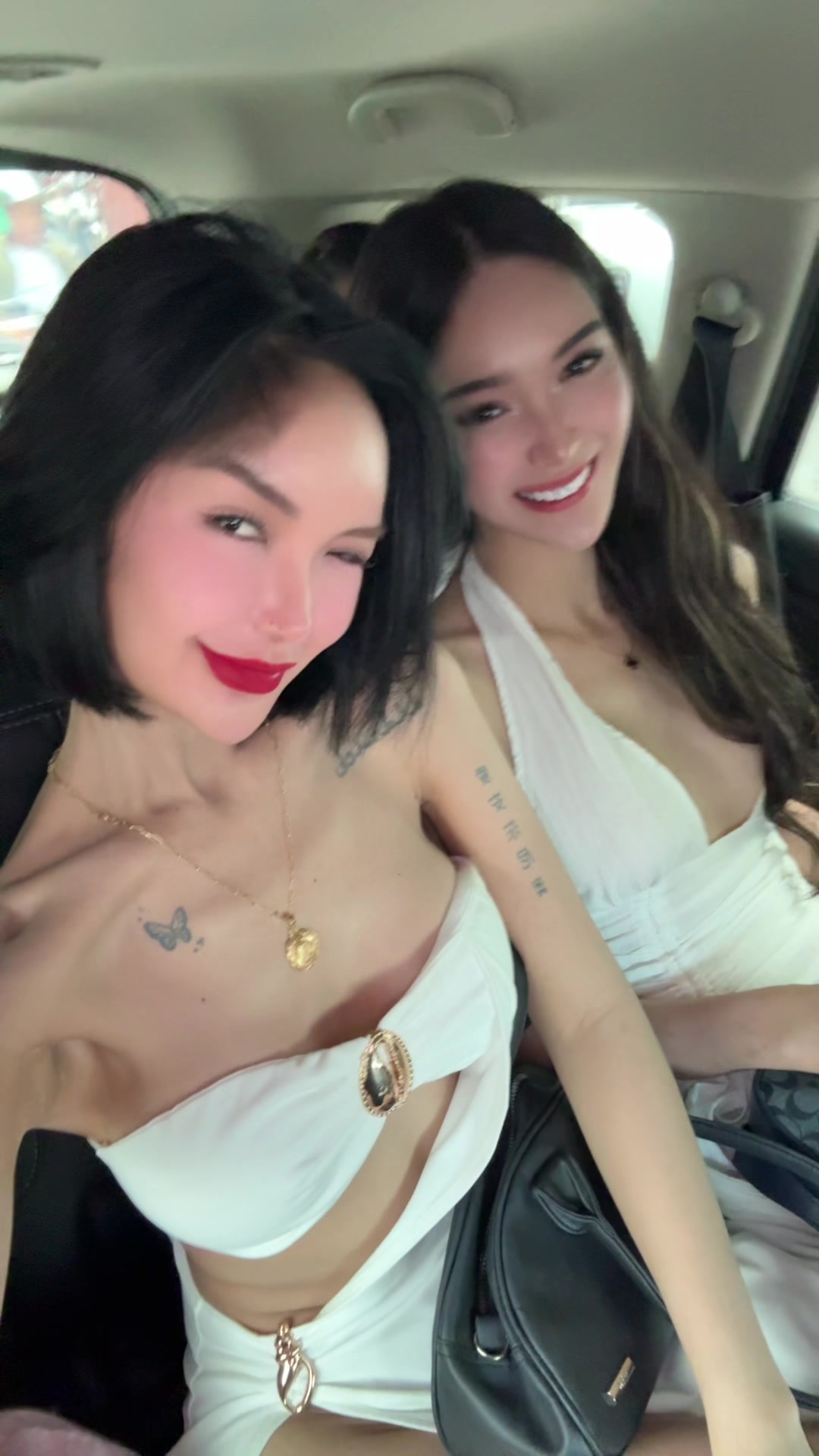 @holly.mo11y