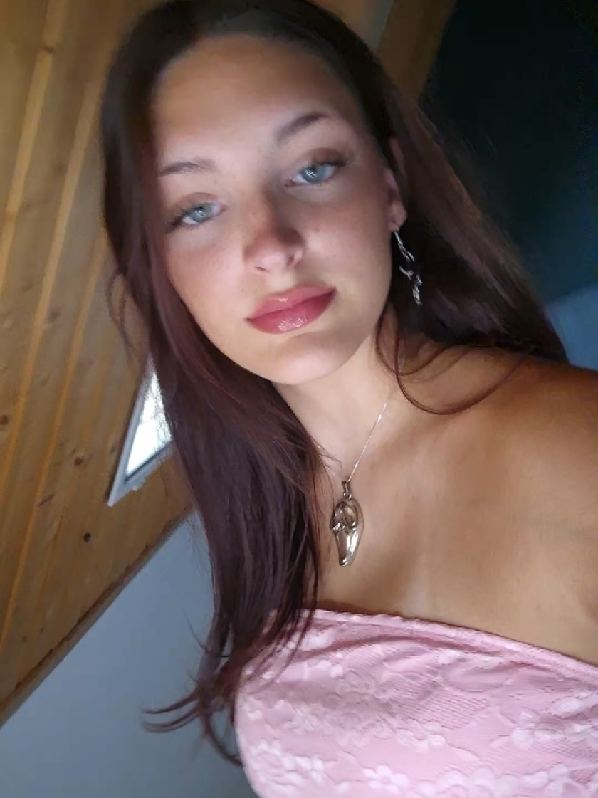 @🖤💄🌶🎧⚘️