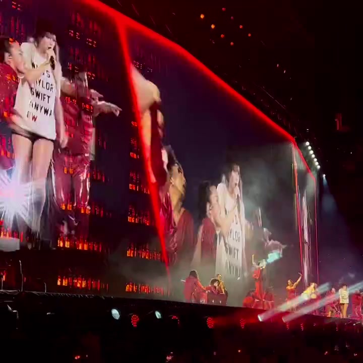 @𓂃꙳⋆videos from the eras tour