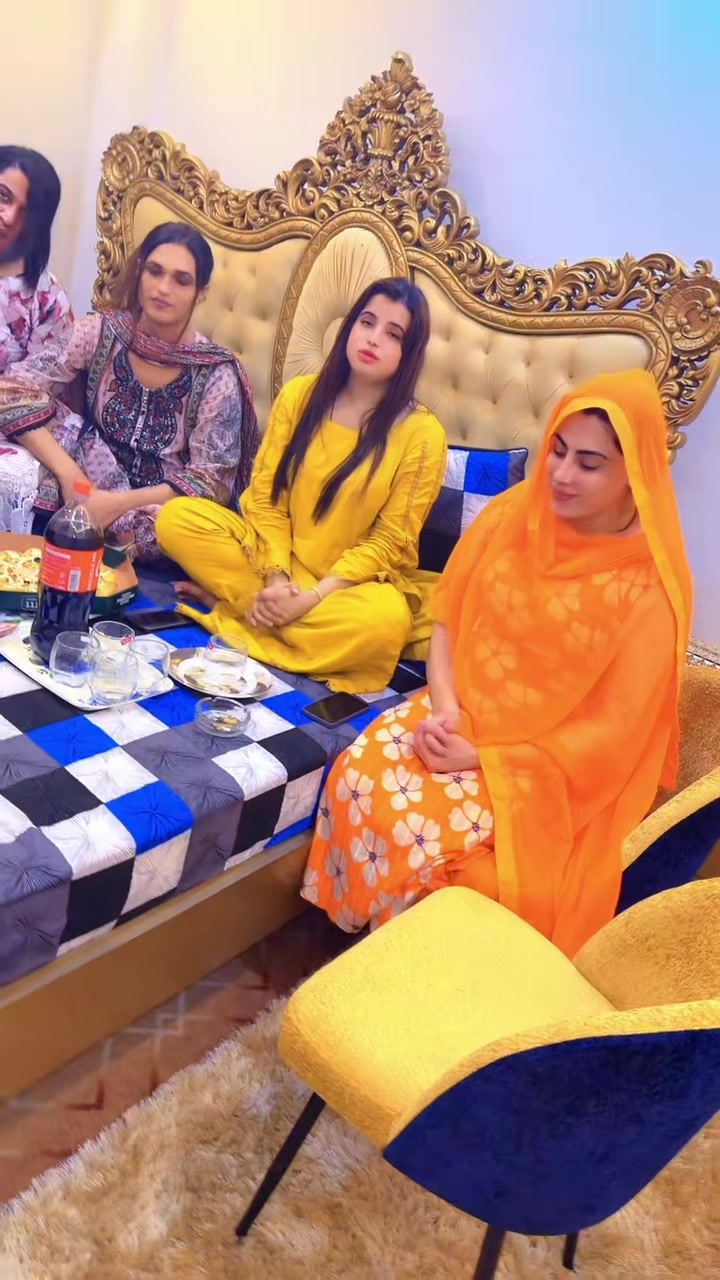 @The Real Khanzadii 😏