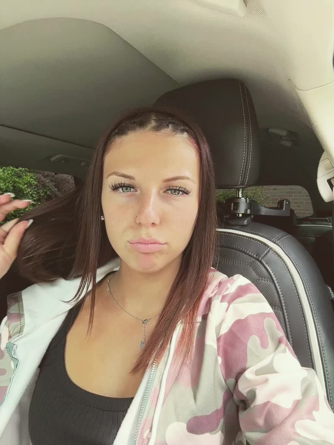 @℣