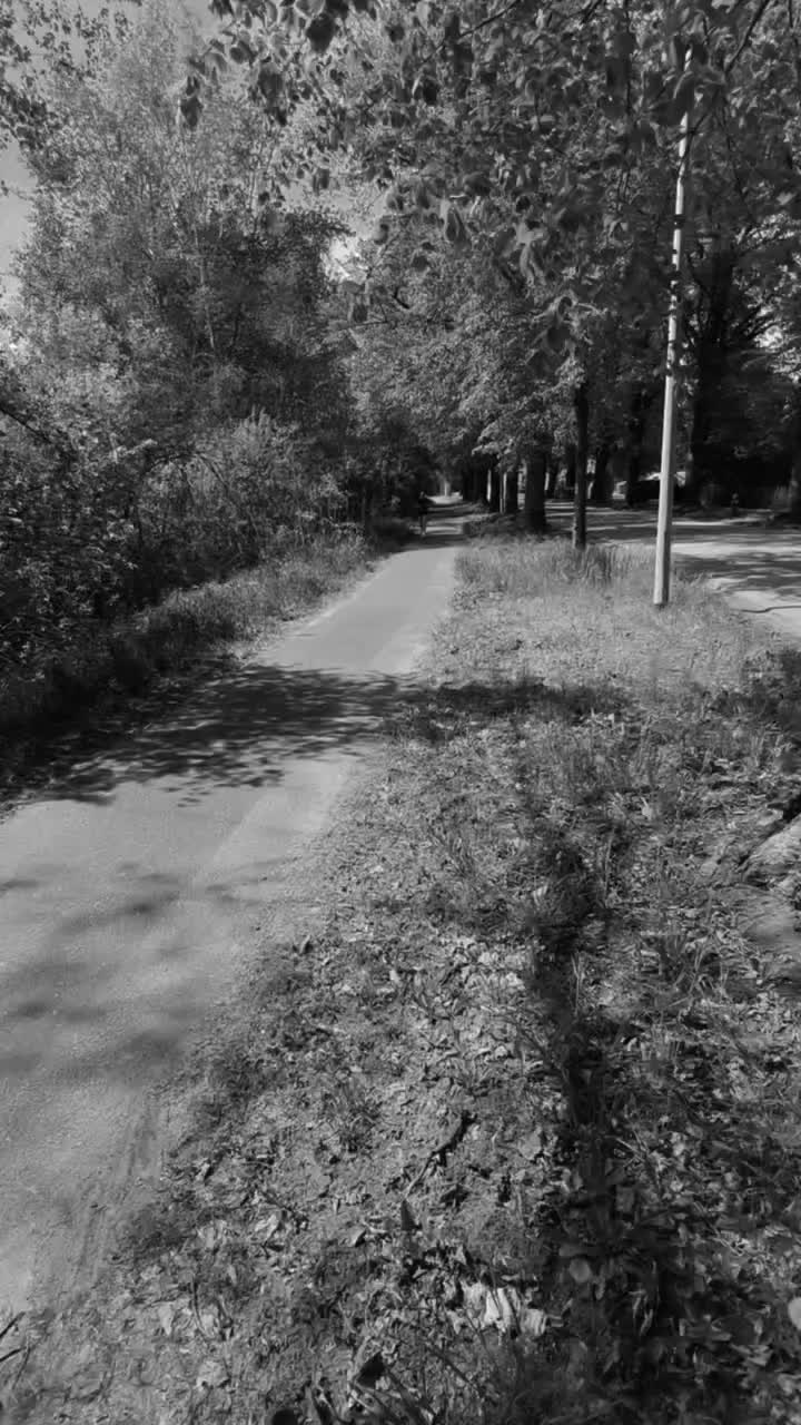 @&Lambda;NTJ&Xi; &bull;V&Lambda;R&Oslash;s RUNN&Xi;R GIRL&bull;