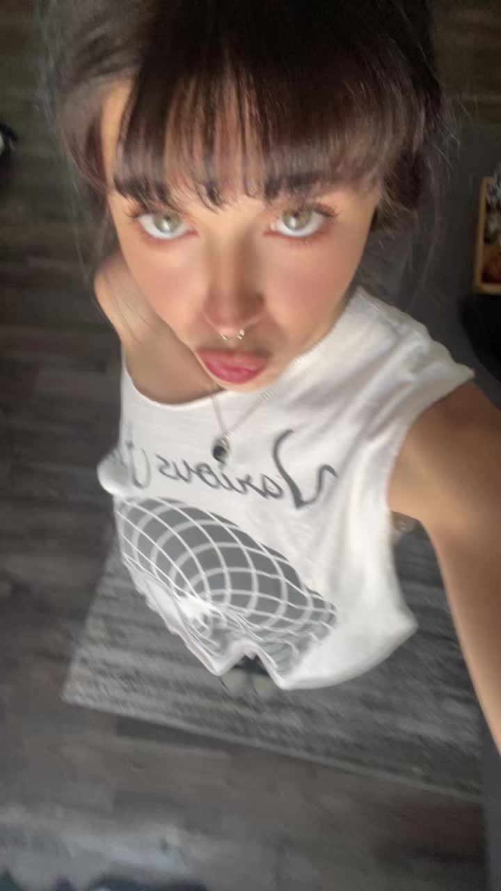 @moodybluu