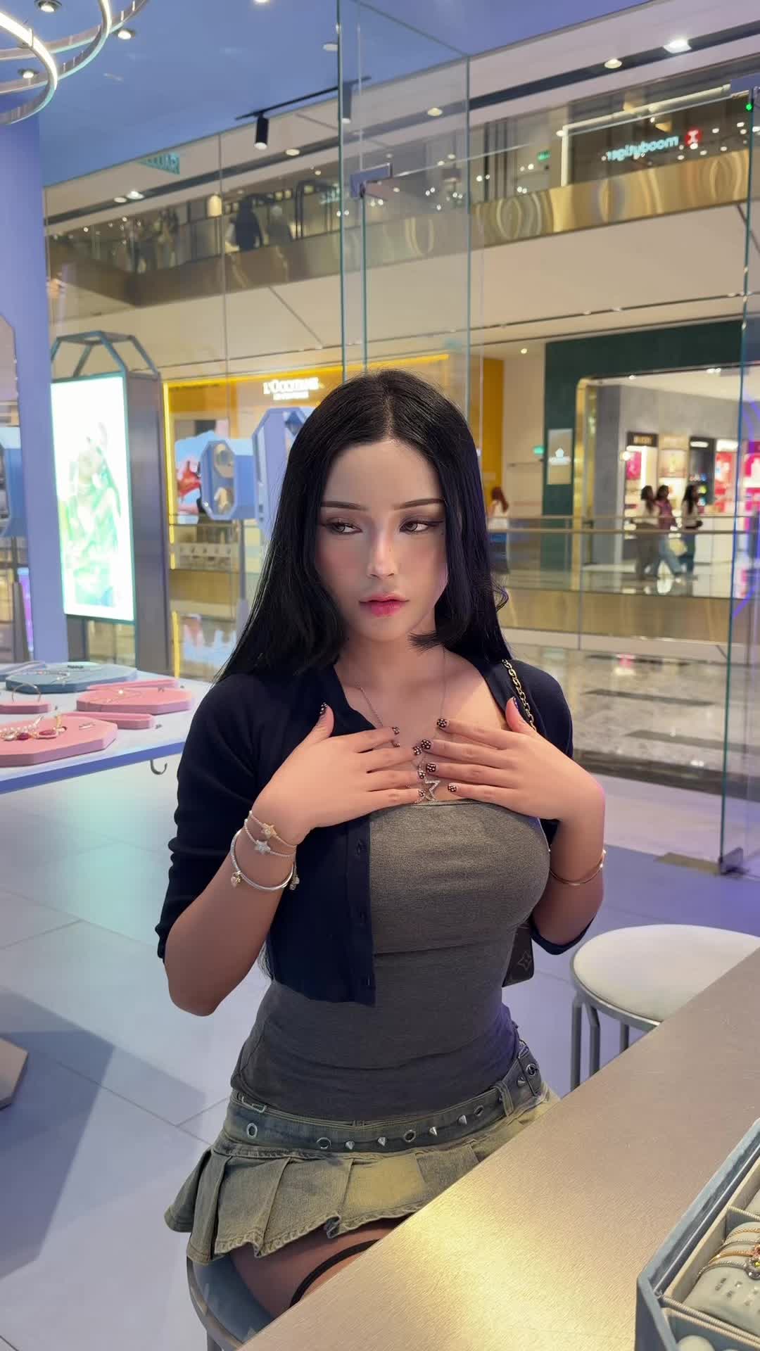 @neeshakae