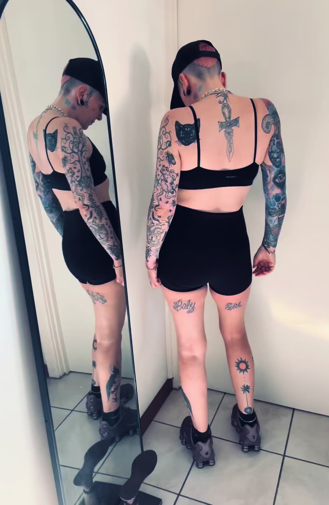 @FeralDoll 11 🖤🖤