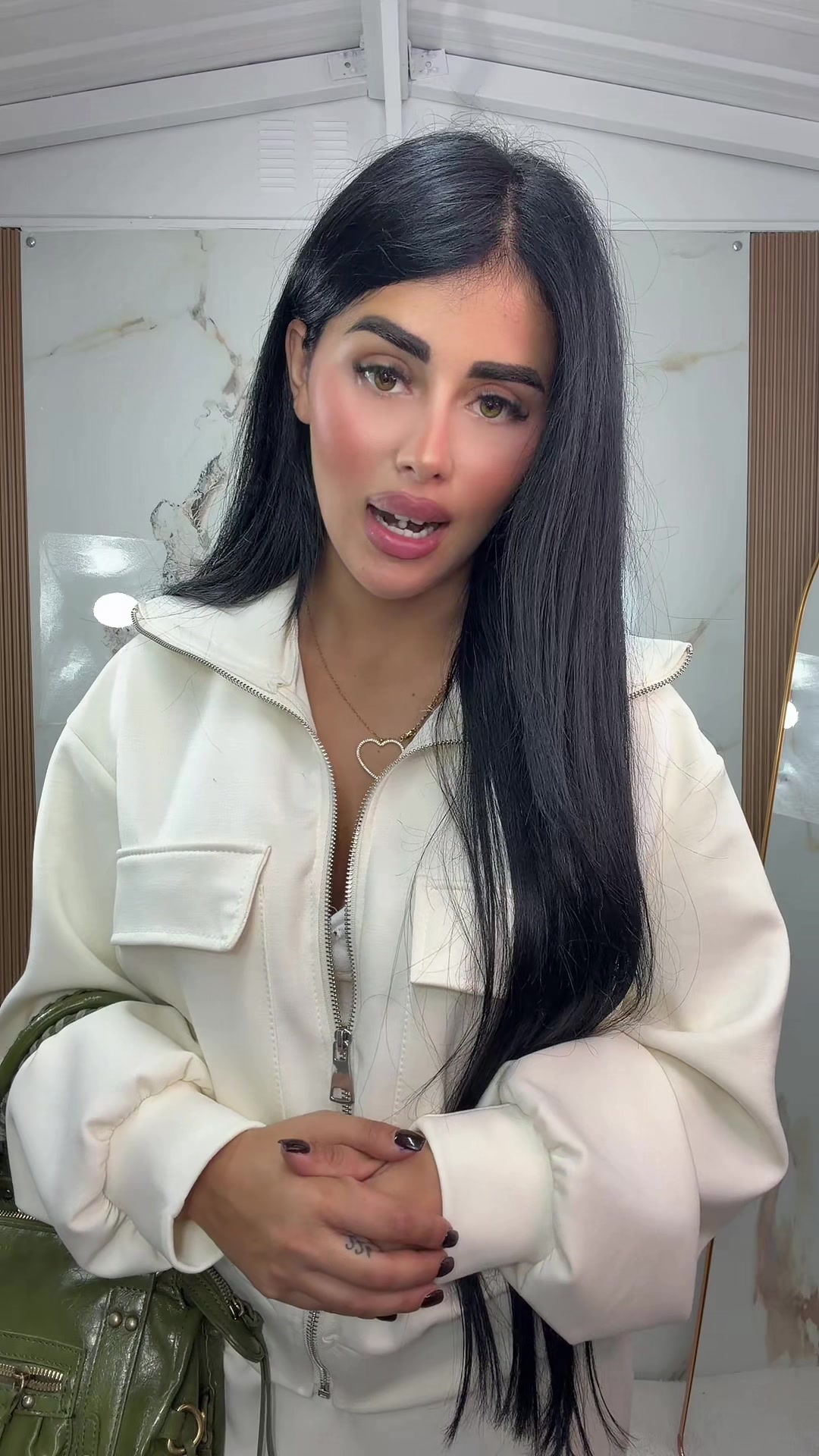 @Iconic look