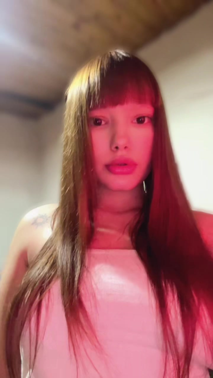 @larameza_