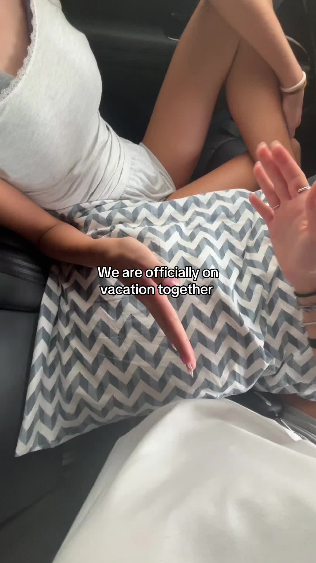 @Twin bitches👯♀️