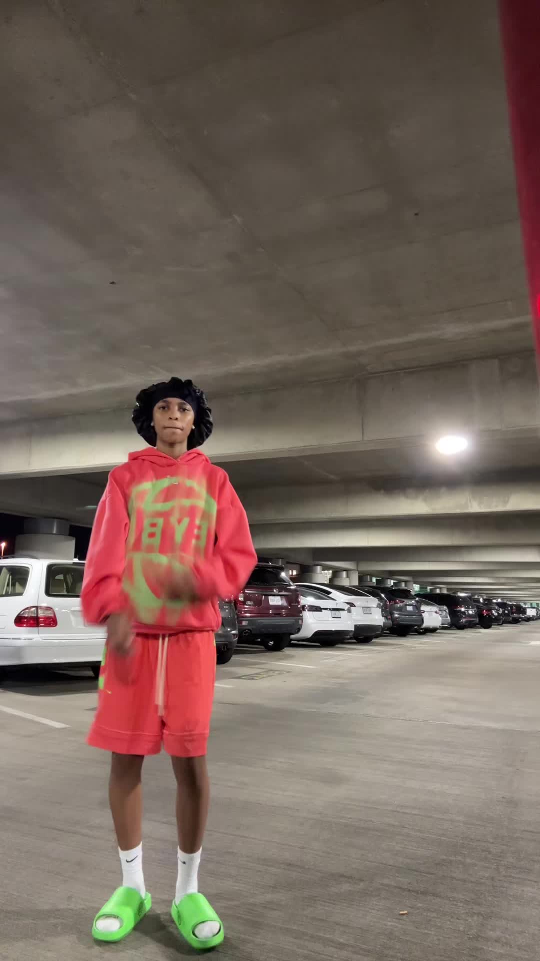 @⃟