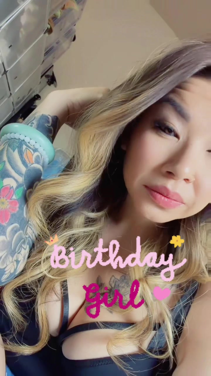 @.NiCki.