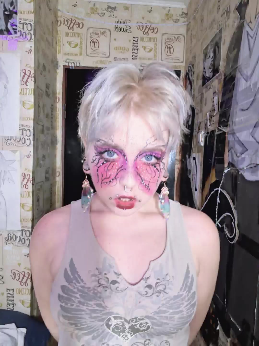 @𝐛𝐚𝐭🕸she/her